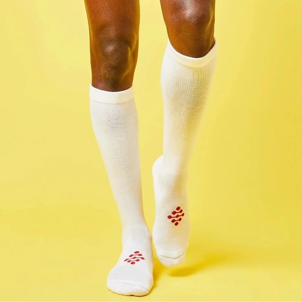 TrueEnergy Over-The-Calf Infrared Technology Compression Socks 4 Pair L/XL White